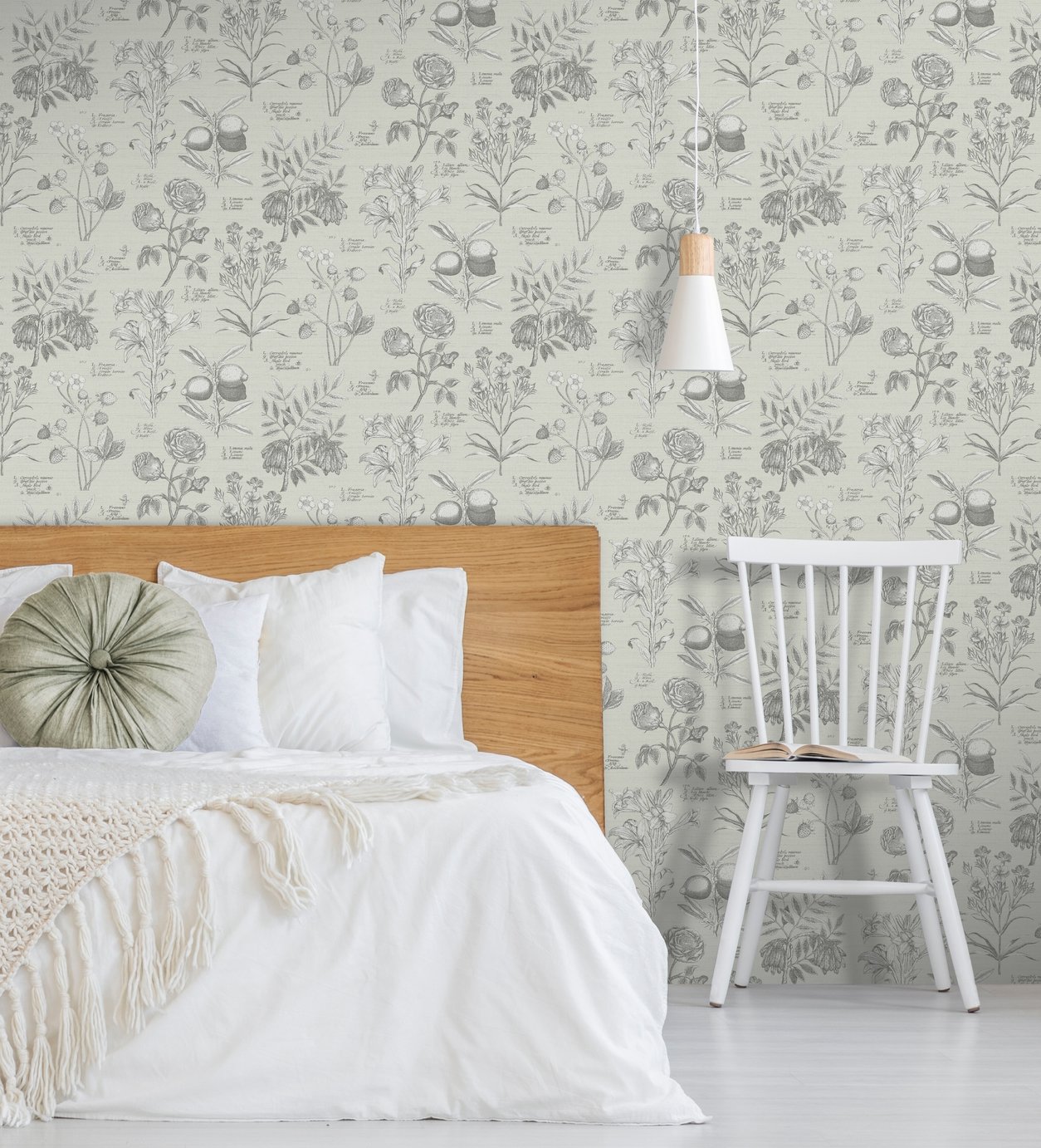 RHS Botanical Sketchbook Cream Wallpaper