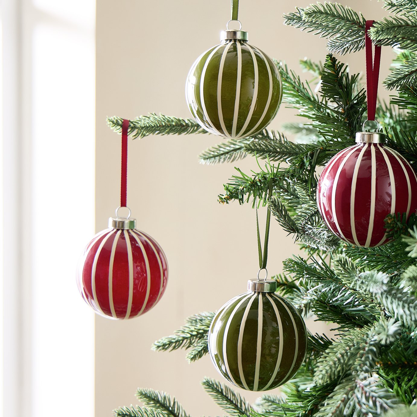 Argos Home Pack of 4 Glass Christmas Bauble - Multicolour