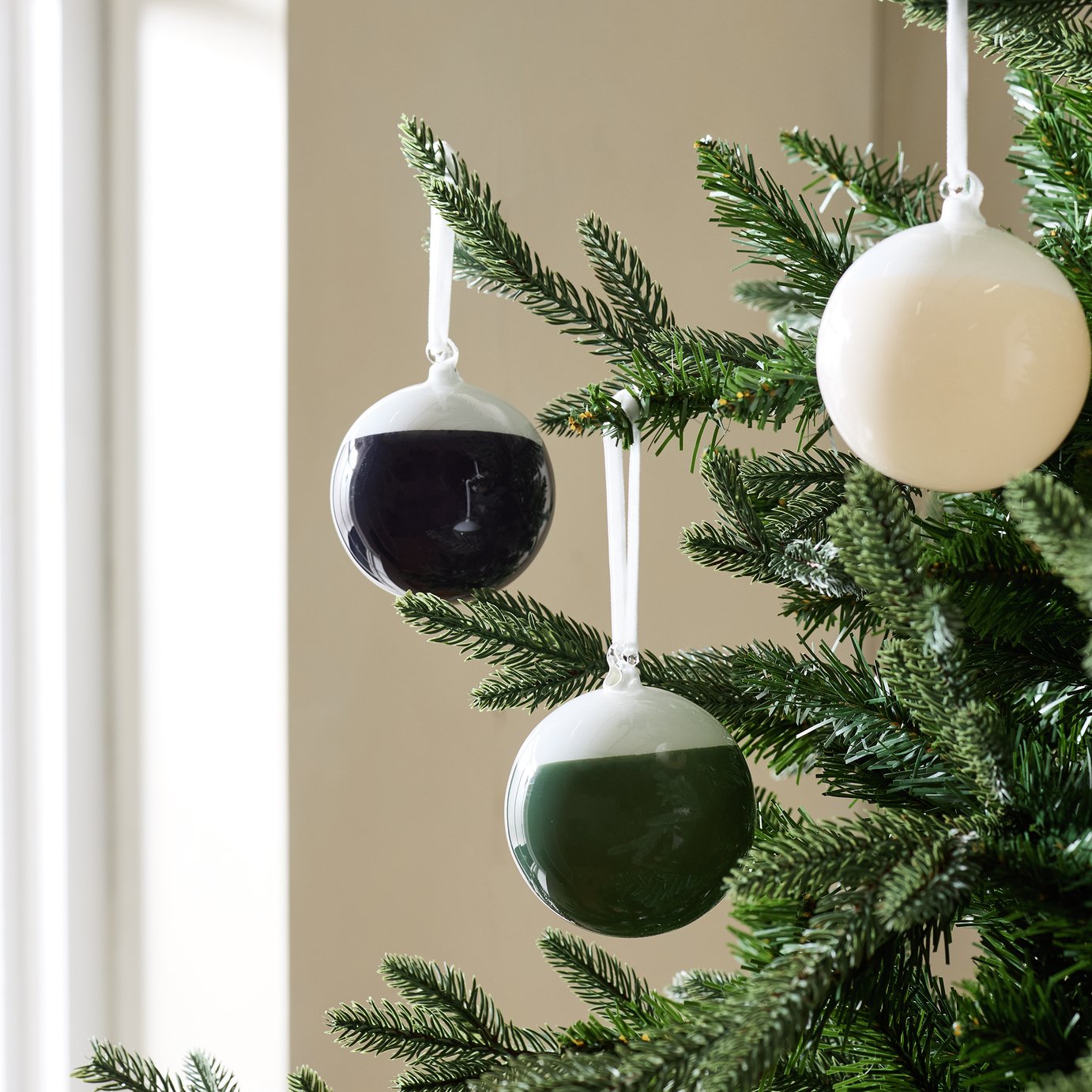 Argos Home Pack of 3 Dipped White Glass Bauble