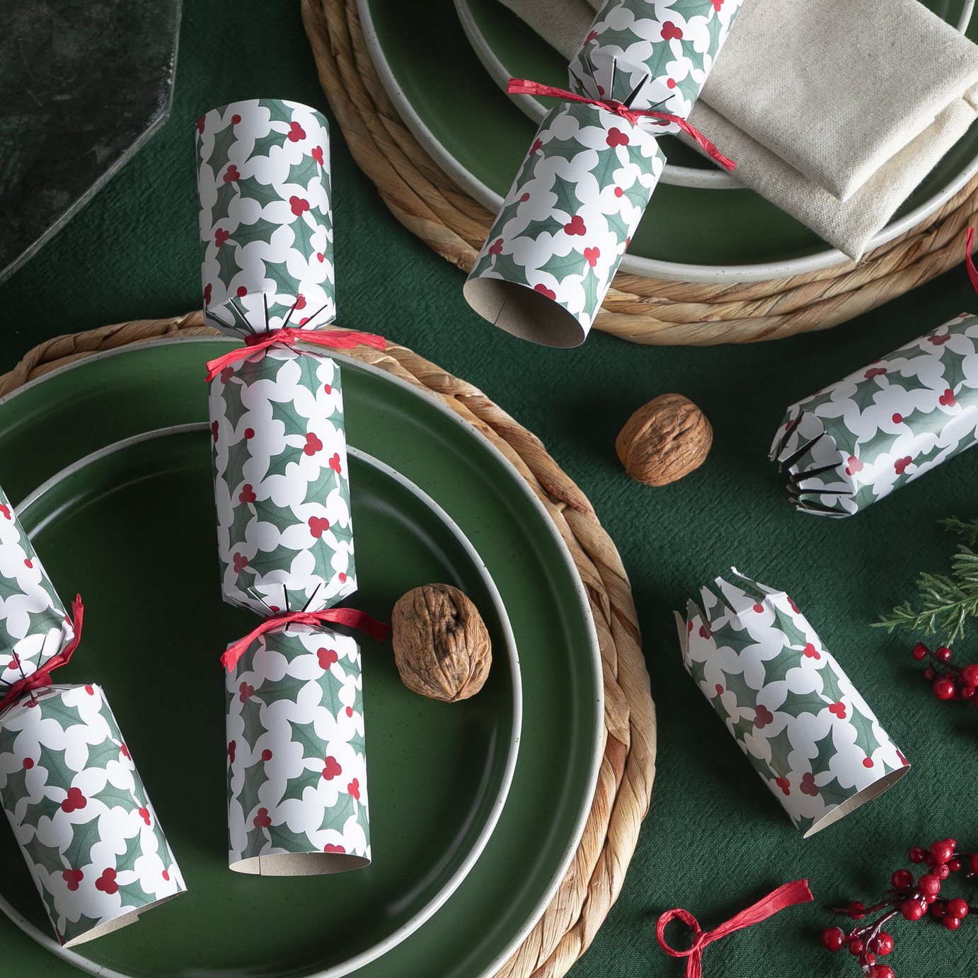 Argos Home Pack of 12 Holly Christmas Cracker