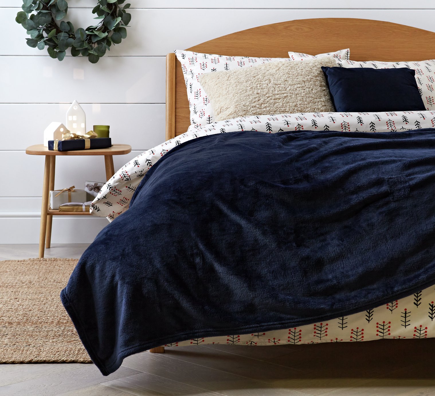 Argos Home Fleece Throw - Navy - 150x200cm