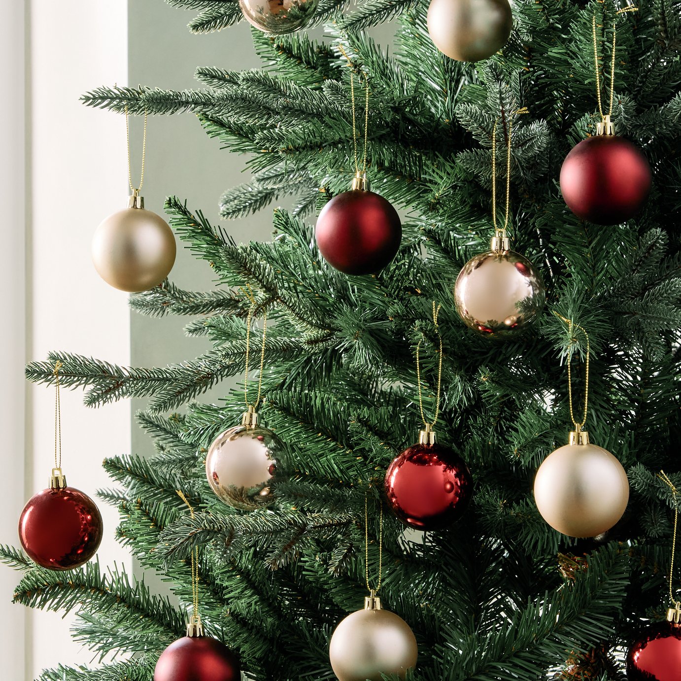 Argos Home Pack of 24 Shatterproof Classic Christmas Baubles