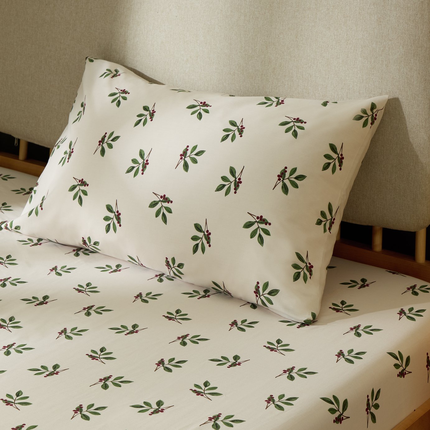 Argos Home Foliage Printed Standard Pillowcase Pair - Cream