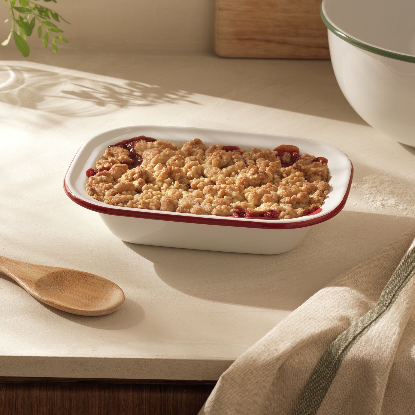 Argos Home 24cm Medium Carbon Steel Pie Dish - White