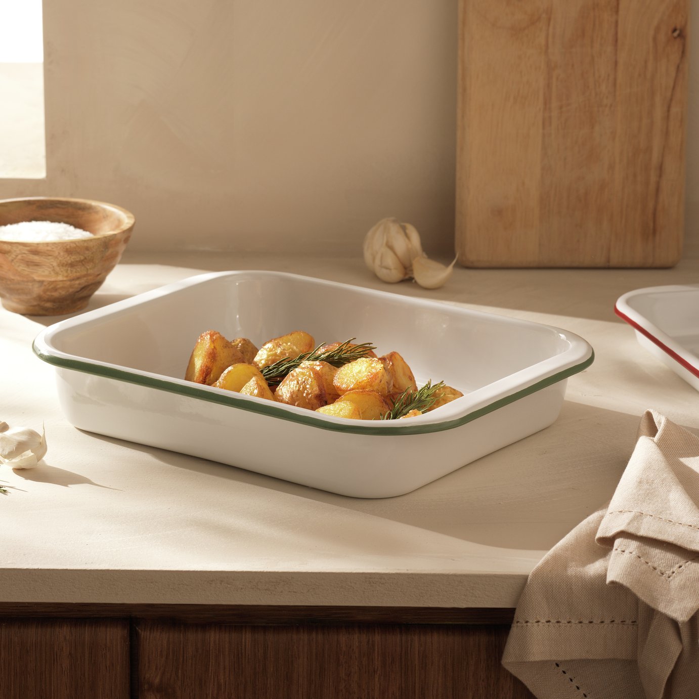 Argos Home 29cm Medium Enamel Carbon Steel Roaster