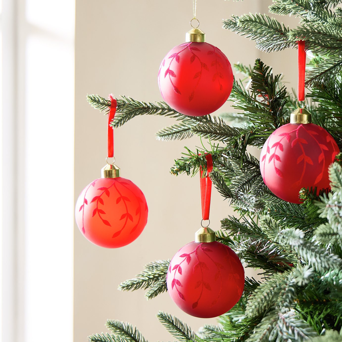 Habitat Pack of 4 Christmas Glass Christmas Baubles - Red