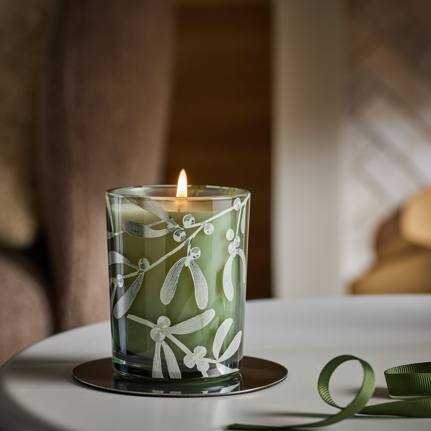 Habitat Medium Boxed Candle - Under the Mistletoe