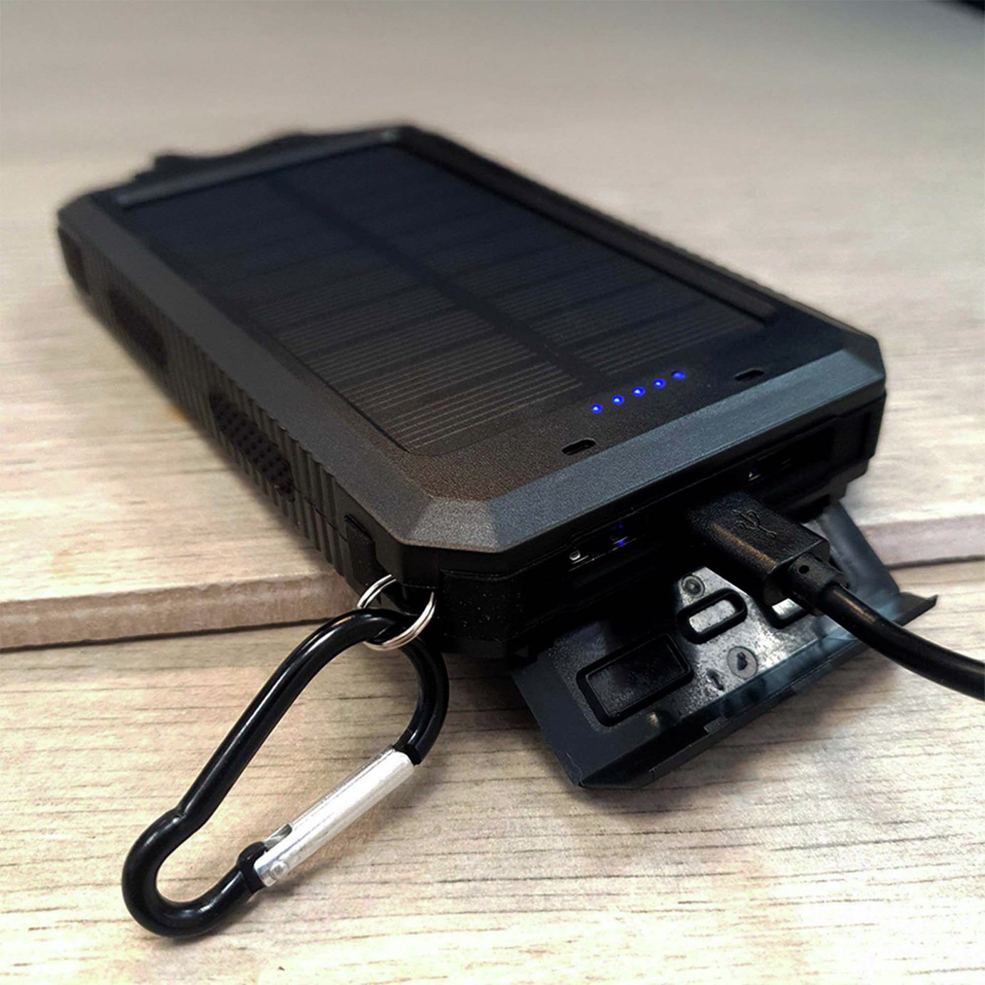 Menkind RED5 Solar Power Bank 