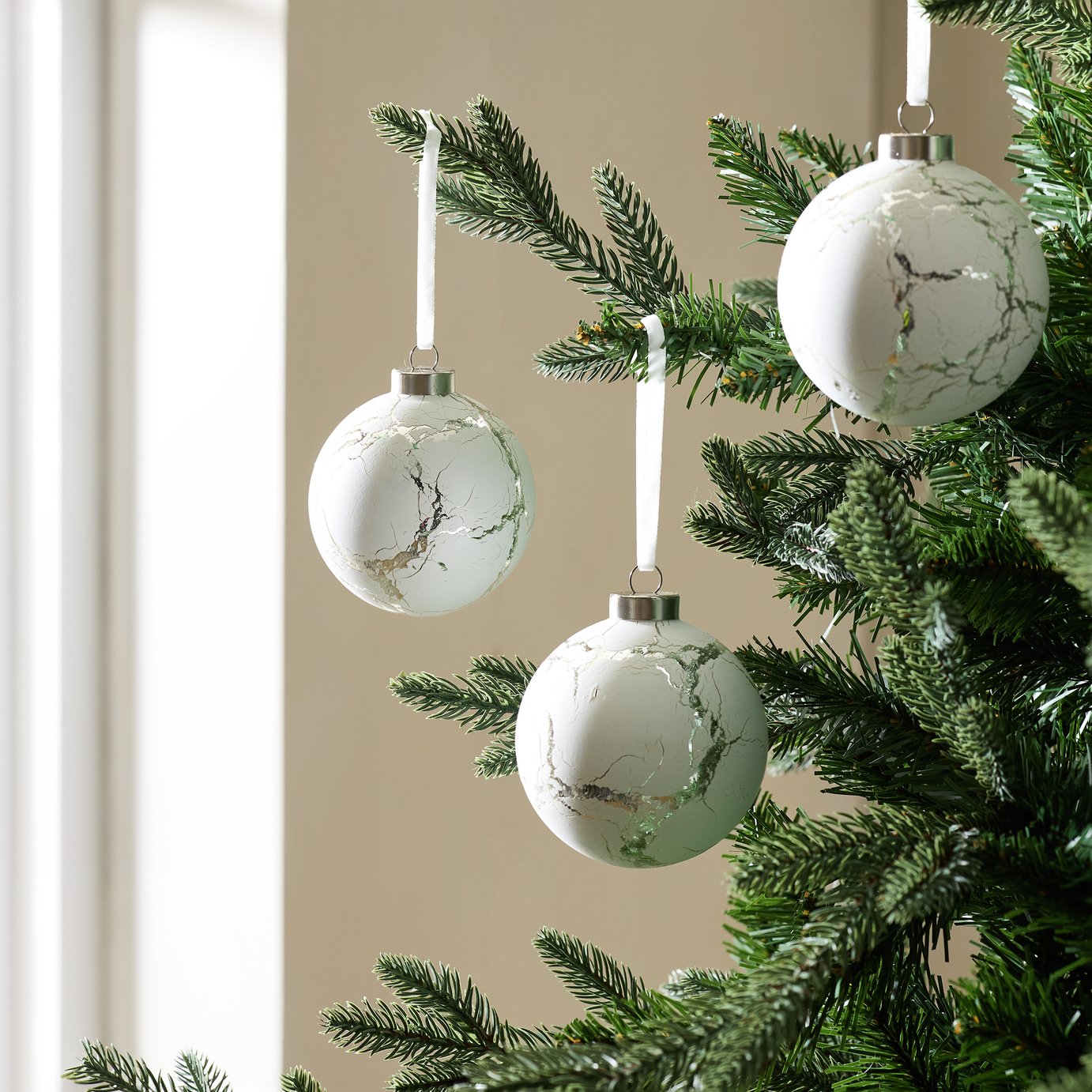 Argos Home Pack of 3 Textured White Crackle Glass Bauble
