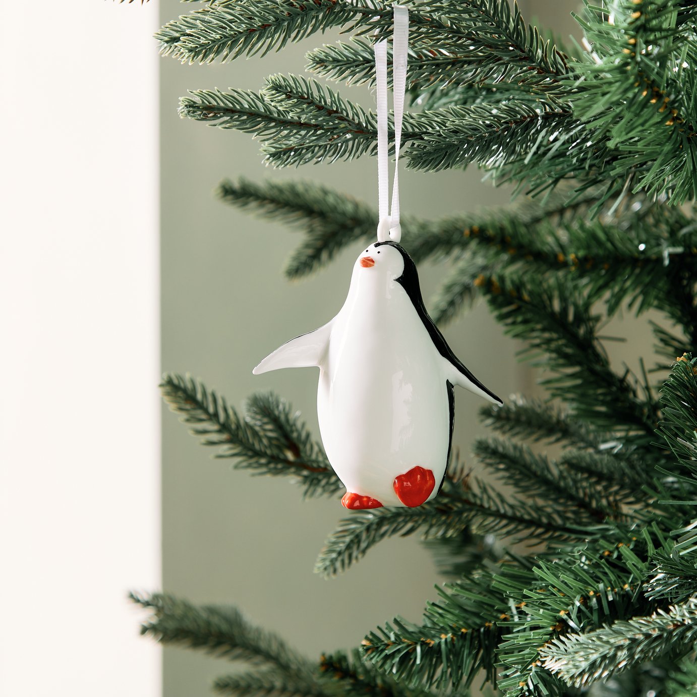 Argos Home Single Porcelain Penguin Christmas Baubles
