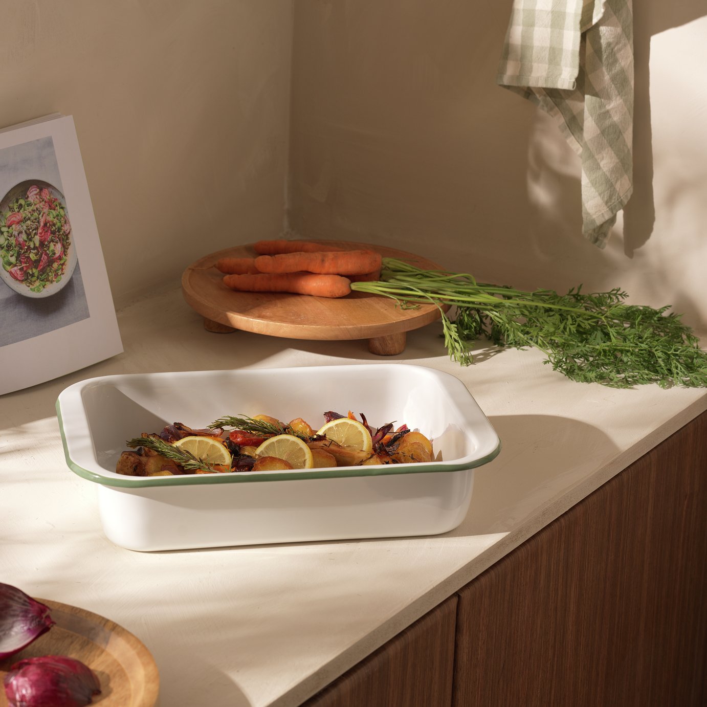 Argos Home 37cm Large Enamel Carbon Steel Roaster