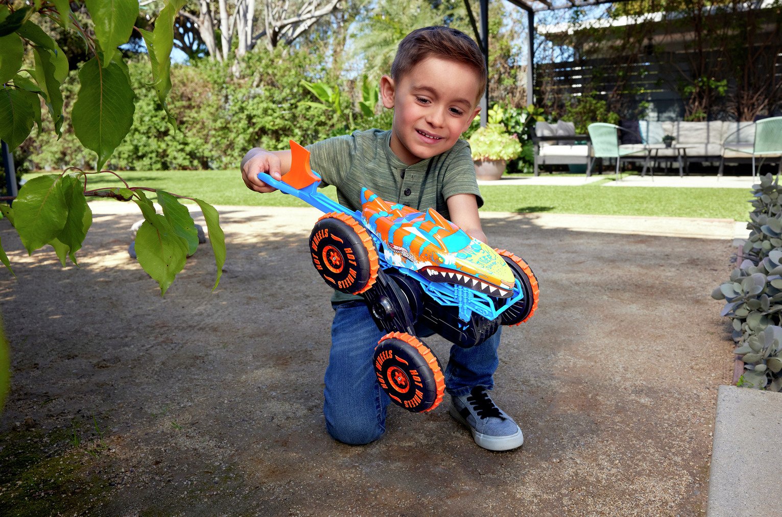 Hot Wheels Monster Trucks Tiger Shark Climber RC Vehicle