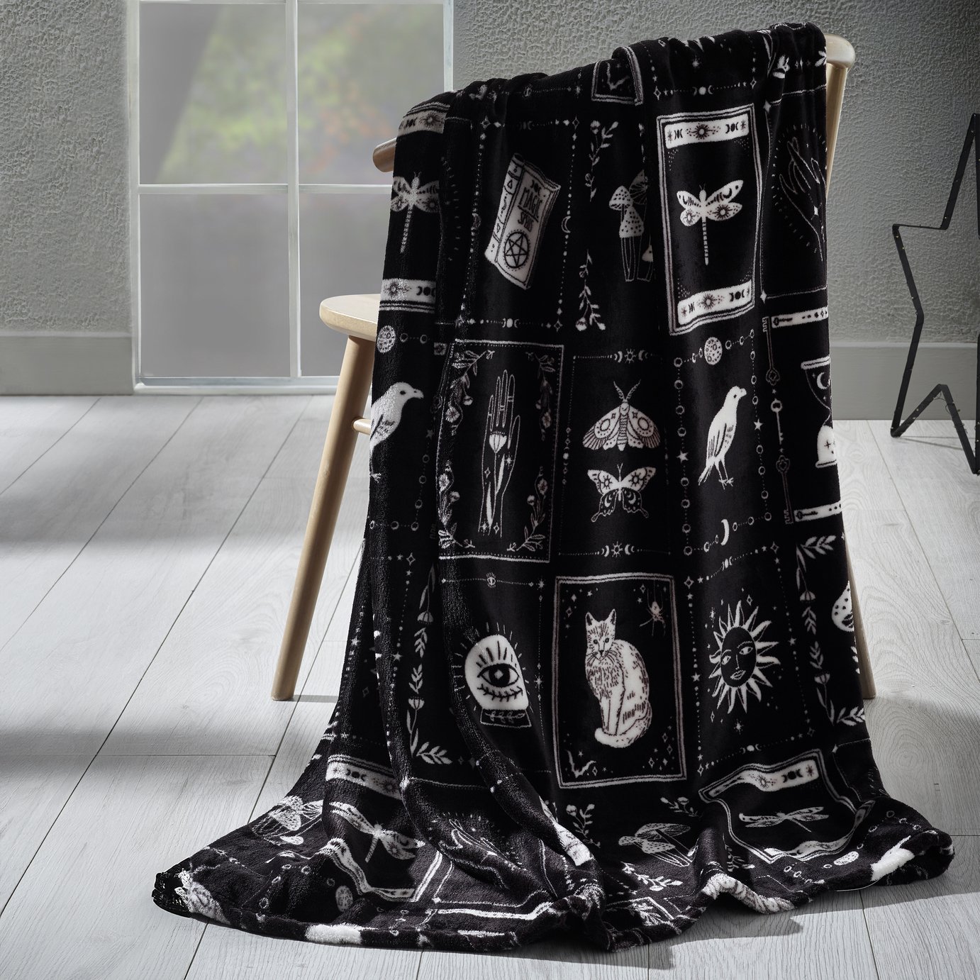 Catherine Lansfield Enchanted Fleece Throw - Black-170x130cm
