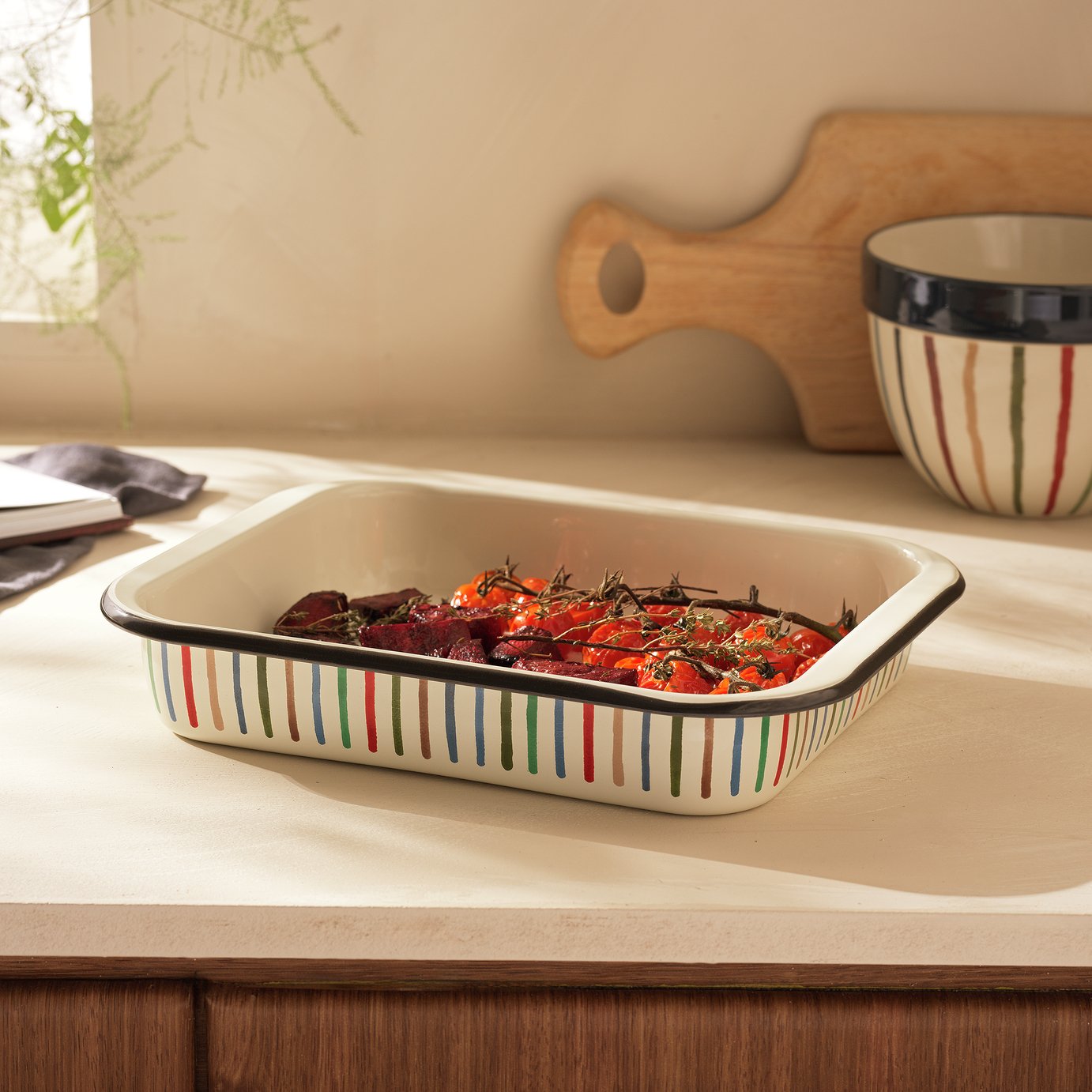 Habitat 29cm Medium Enamel Carbon Steel Roaster