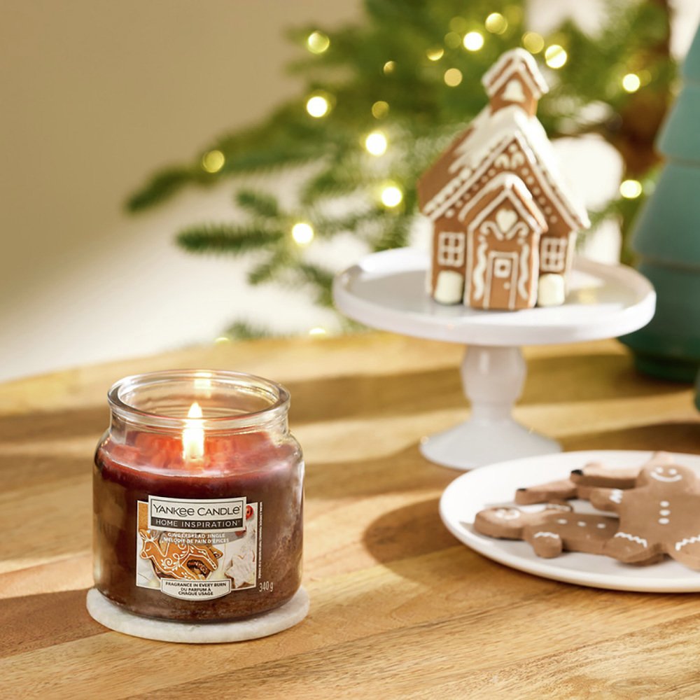 Yankee Candle Medium Scented Candle - Gingerbread Jingle
