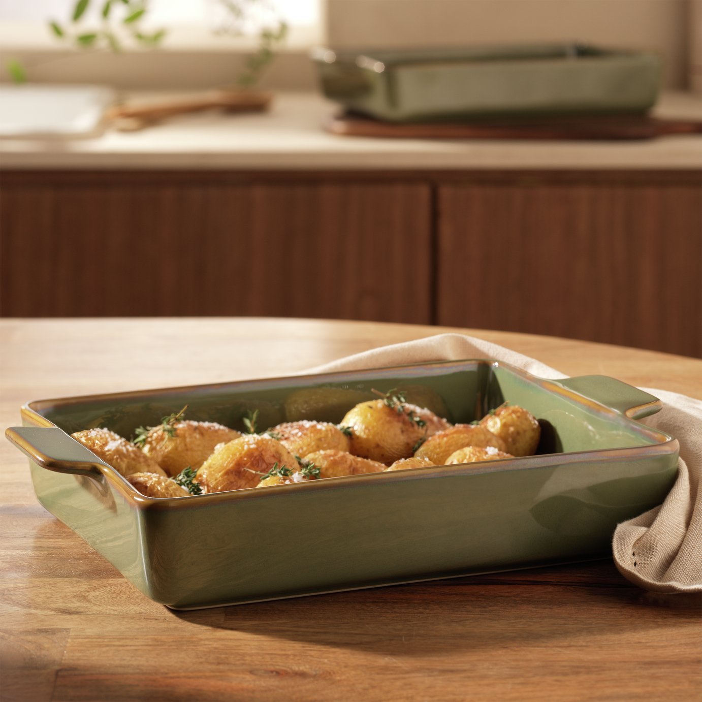 Habitat Reactive 32cm Medium Ceramic Roaster