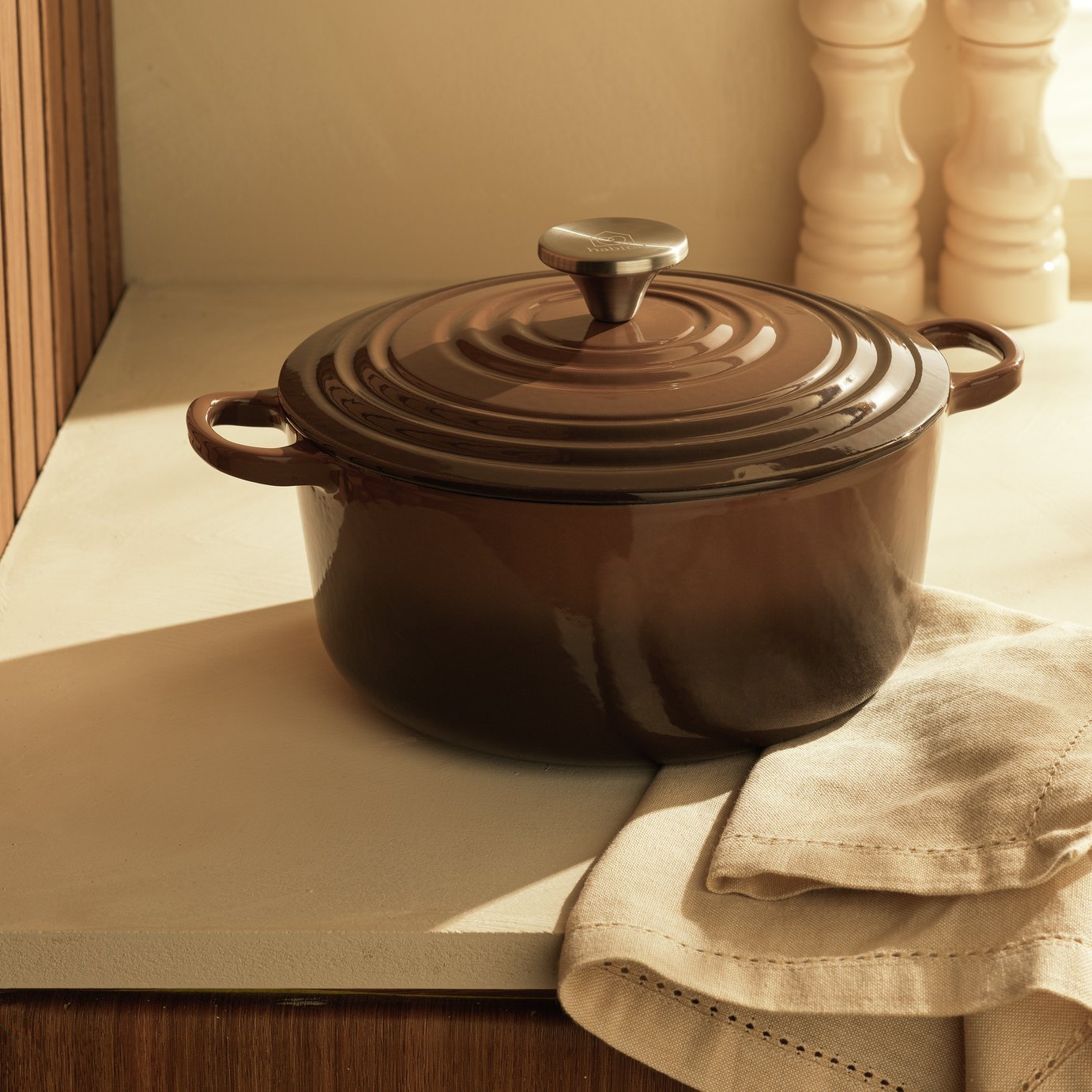 Habitat 3.3L cast iron casserole dish