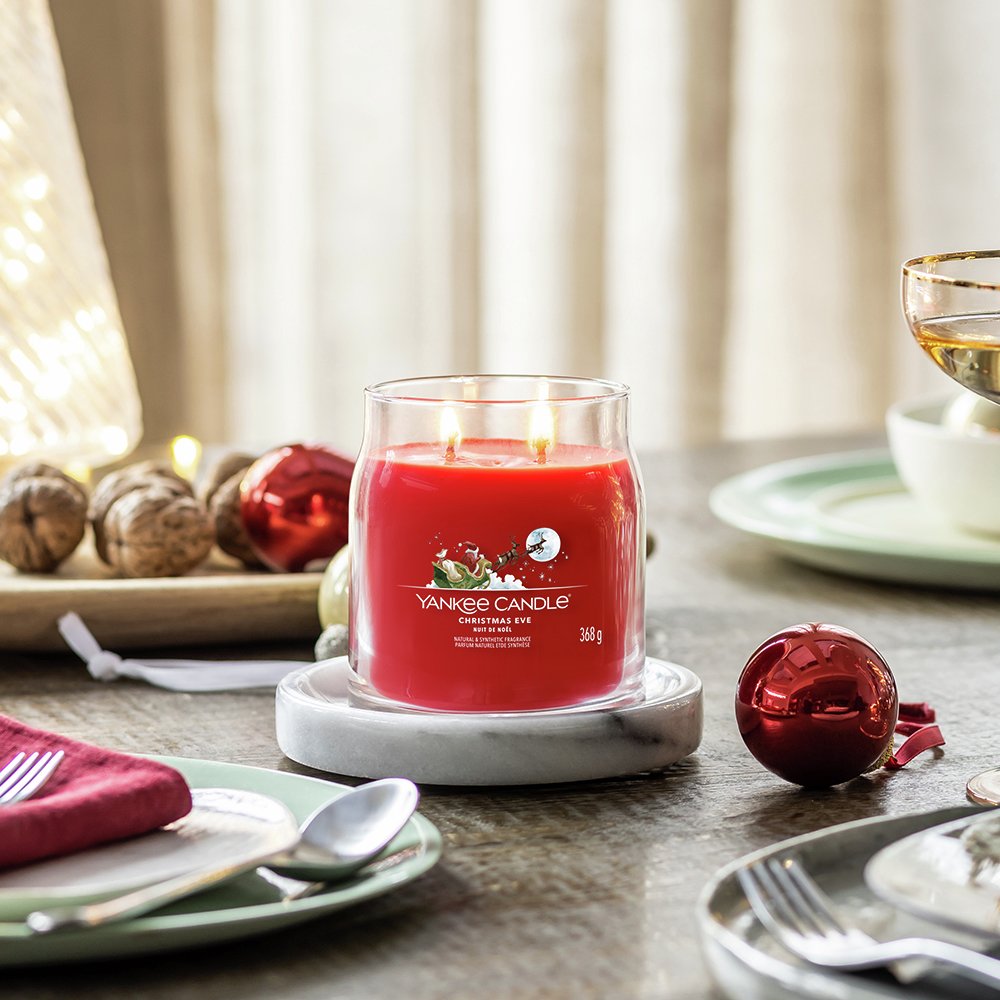 Yankee Candle Medium Scented Candle - Christmas Eve