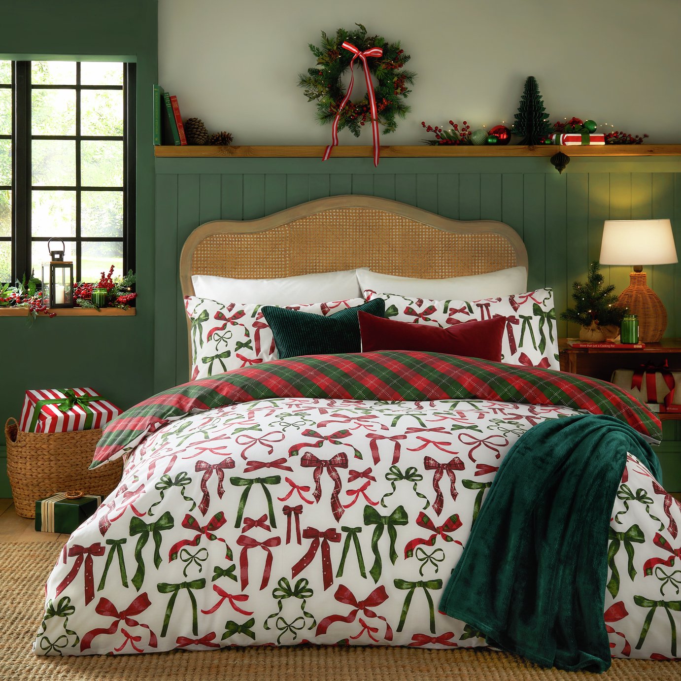 furn Nathalie Festive Bows Berry White Bedding Set