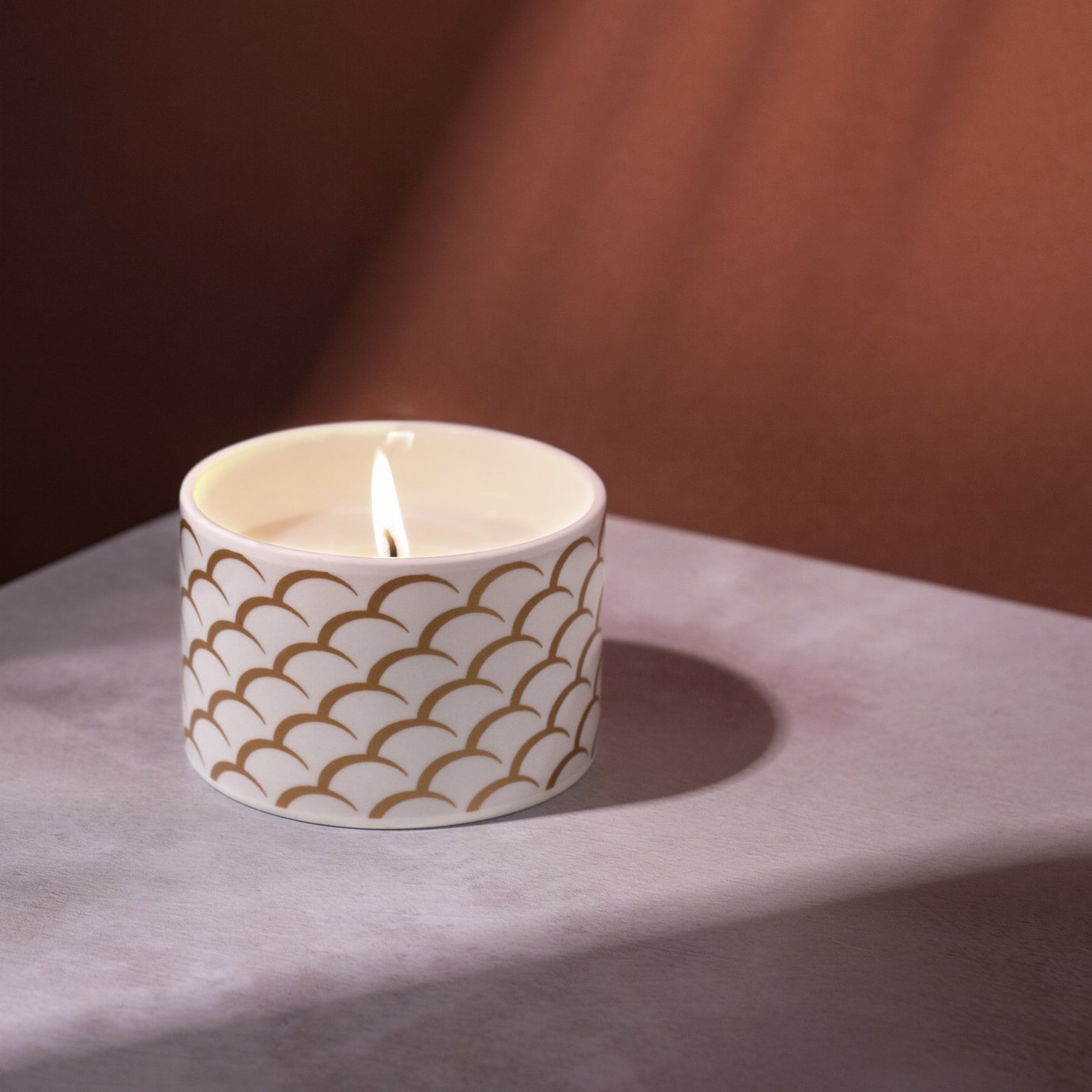 Fired Earth Sinhglewick Candle - White Tea & Pomegranate