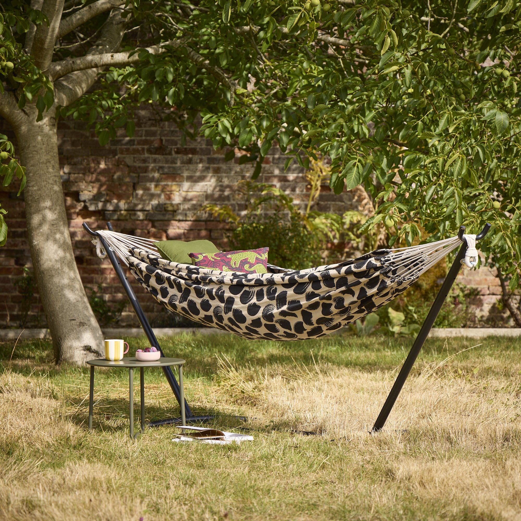 Habitat Hammock with Metal Stand - Black & White