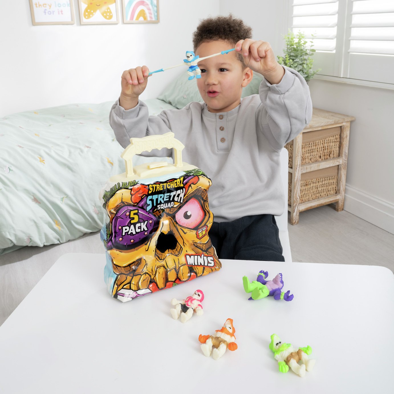 Stretcherz Mini Play Dino Skull Case/ Dino Collectable Pack 