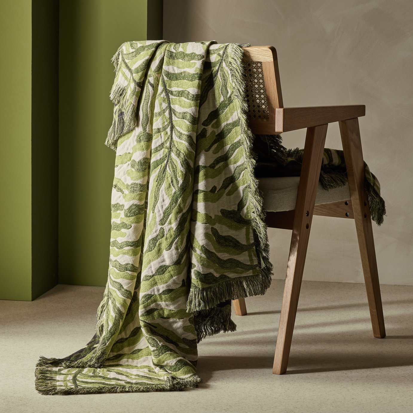 Habitat Leaf Jacquard Throw - Green - 150x125cm