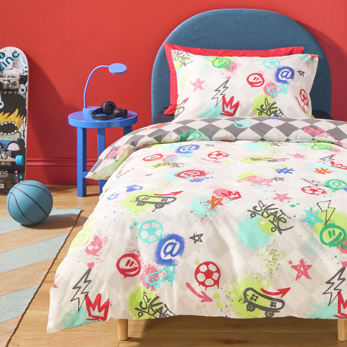Argos Home Checkerboard Graffiti Kids Bedding Set - Double