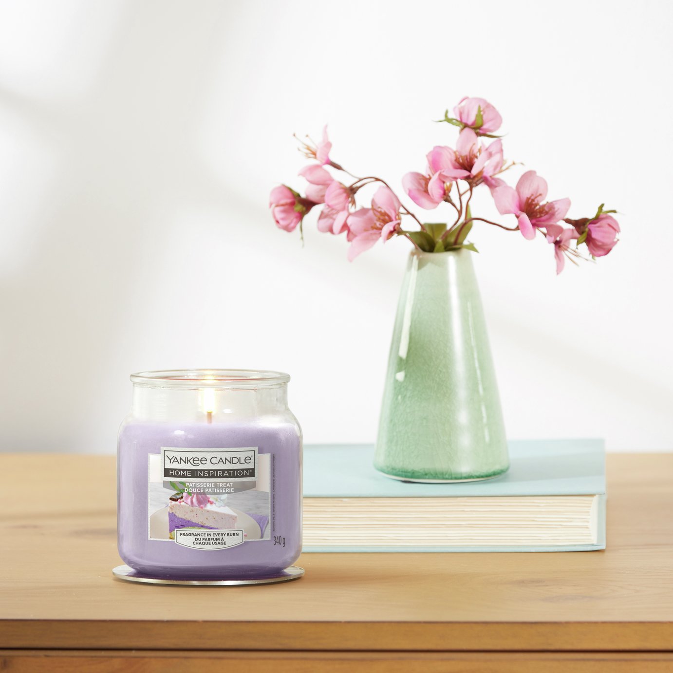 Yankee Candle Medium Scented Jar Candle - Patisserie Treat