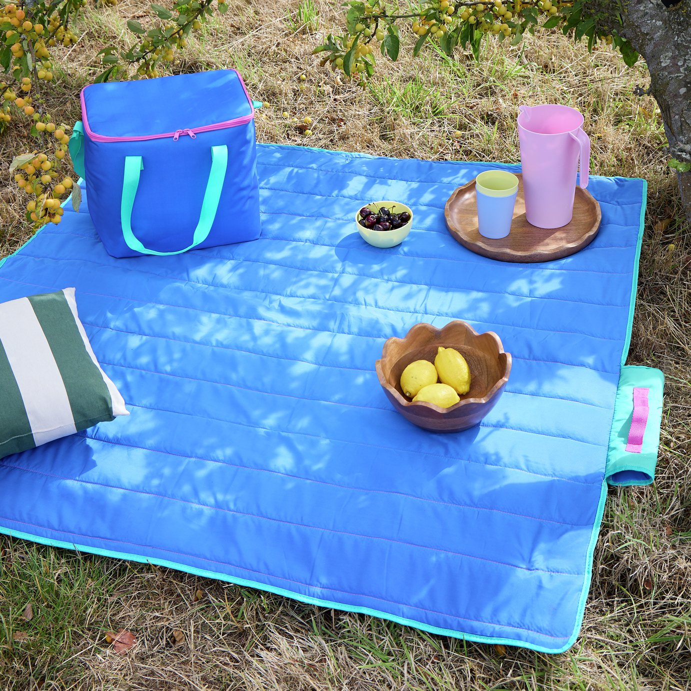 Argos Home Picnic Blue Outdoor Rug - 135 x 135 cm