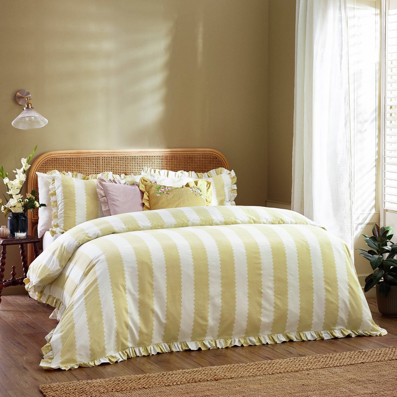 Wylder Birdie Stripe Ruffle Yellow Bedding Set - Superking