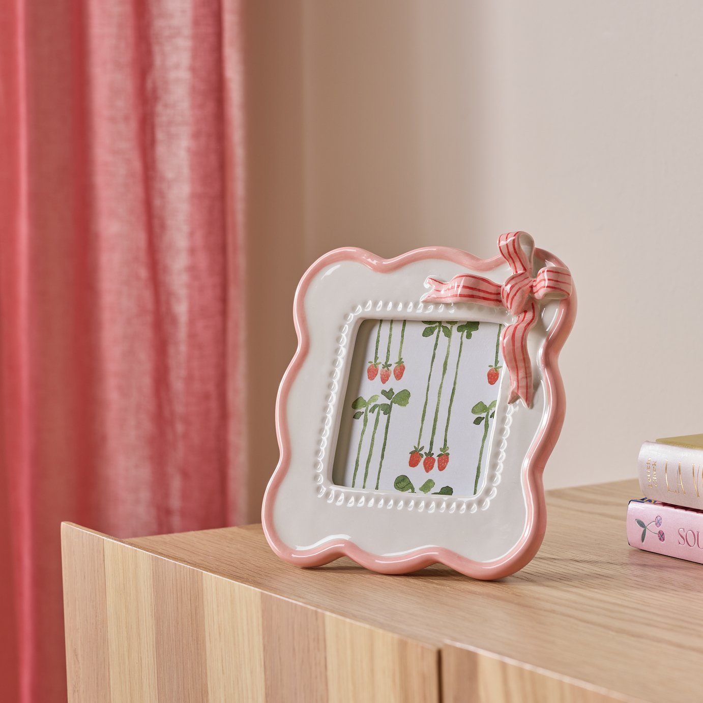 Argos Home Ceramic Bow Pink Picture Frame - 4x4"