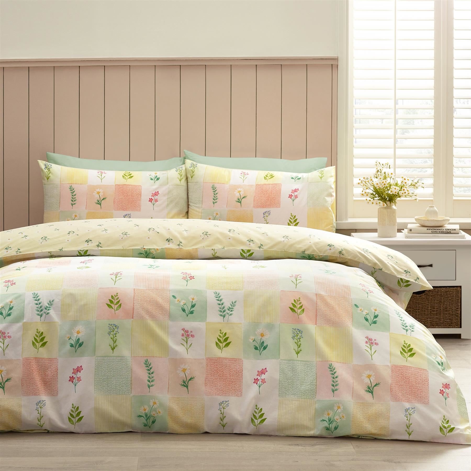 Catherine Lansfield Daisy Patchwork Duvet Cover Set - Double - Yellow