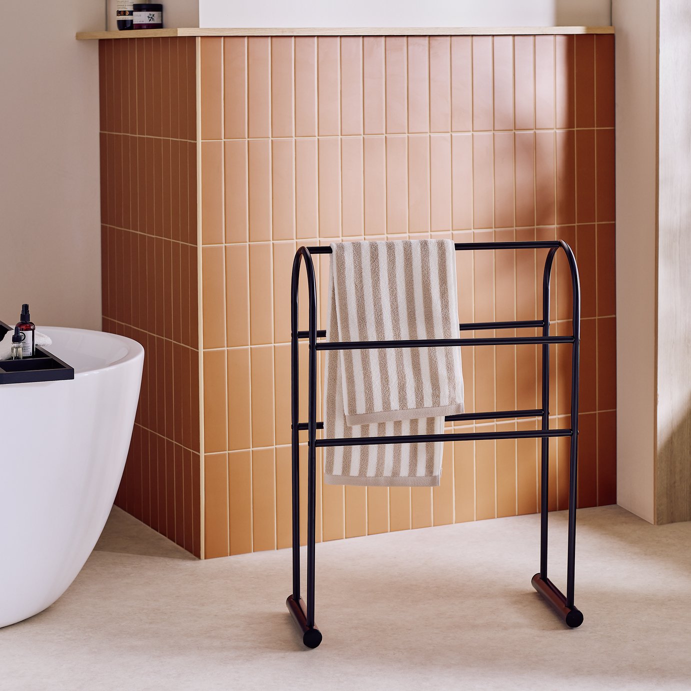 Argos Home Freestanding Curved Towel Rail - Black