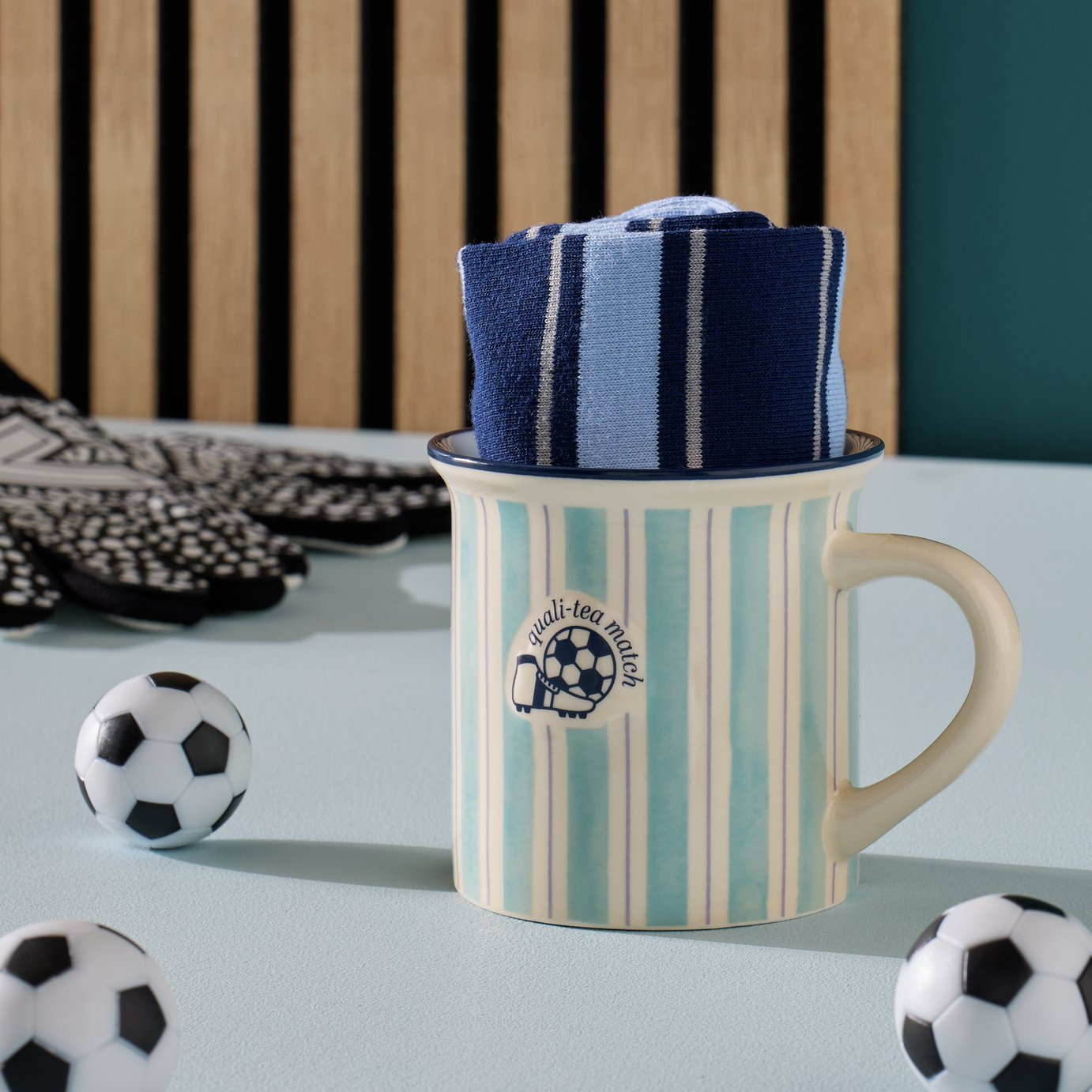 Argos Home Quali-Tea Match Stoneware Mug and Pair of Socks Set