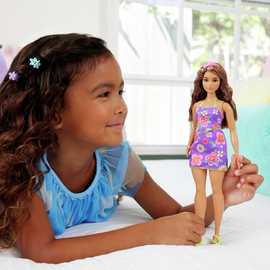 Barbie Fashionista in Floral Outfit Doll & Accessories