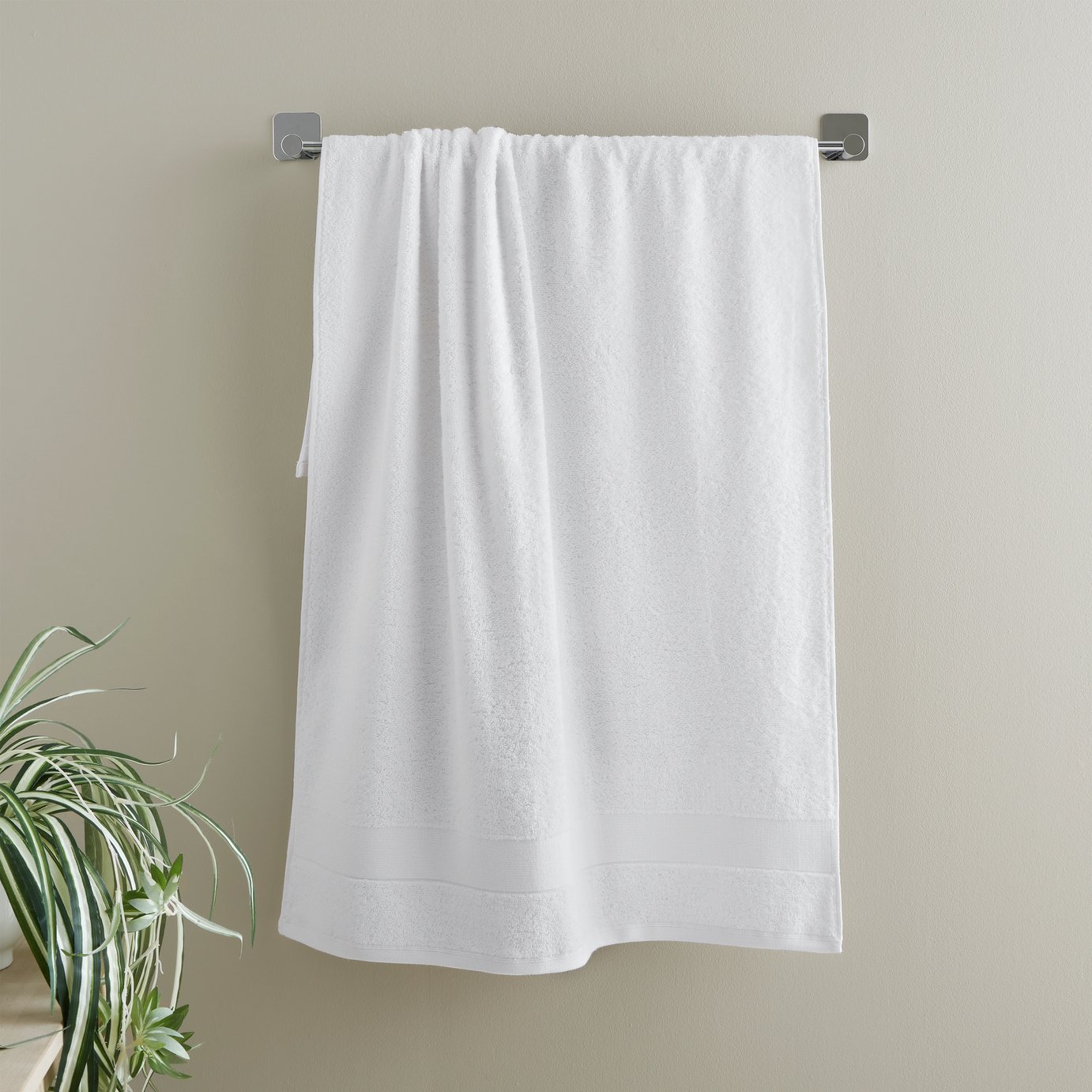 Catherine Lansfield Anti Bacterial Bath Sheet - White