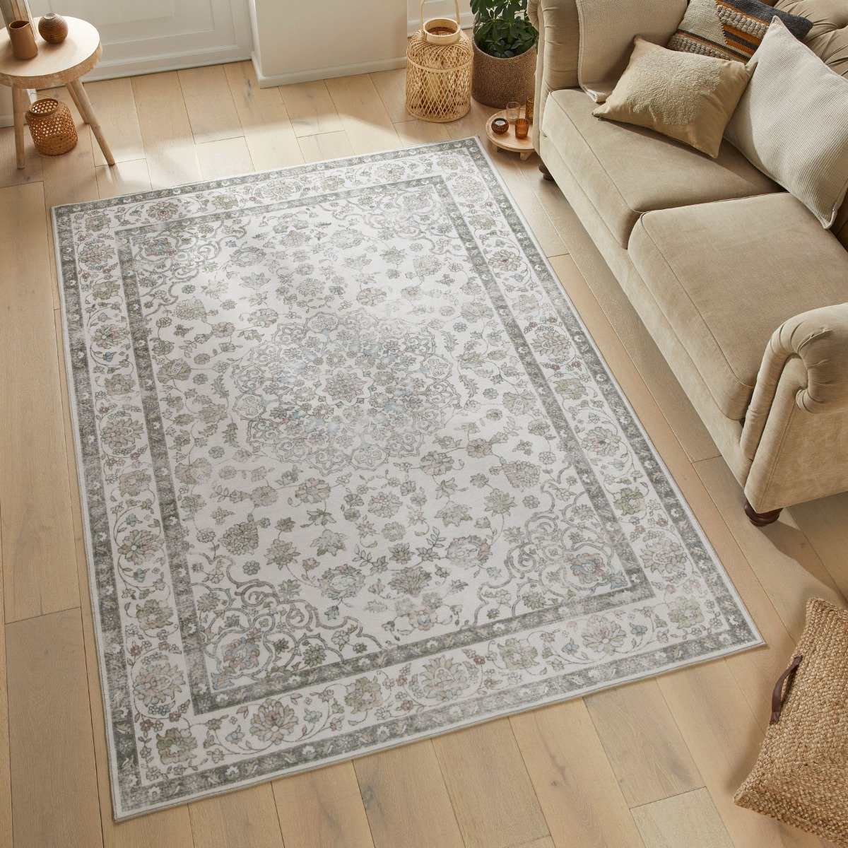 Mega Flooring White Traditional Bordered Rug - 120 x 180cm