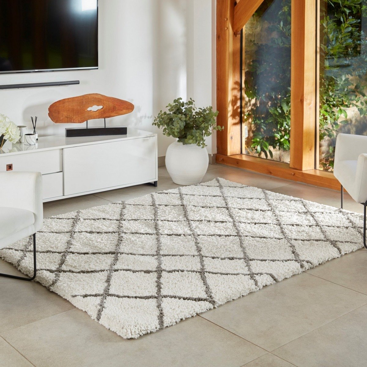 Mega Flooring White Shaggy Geometric Rug - 120 x 170cm