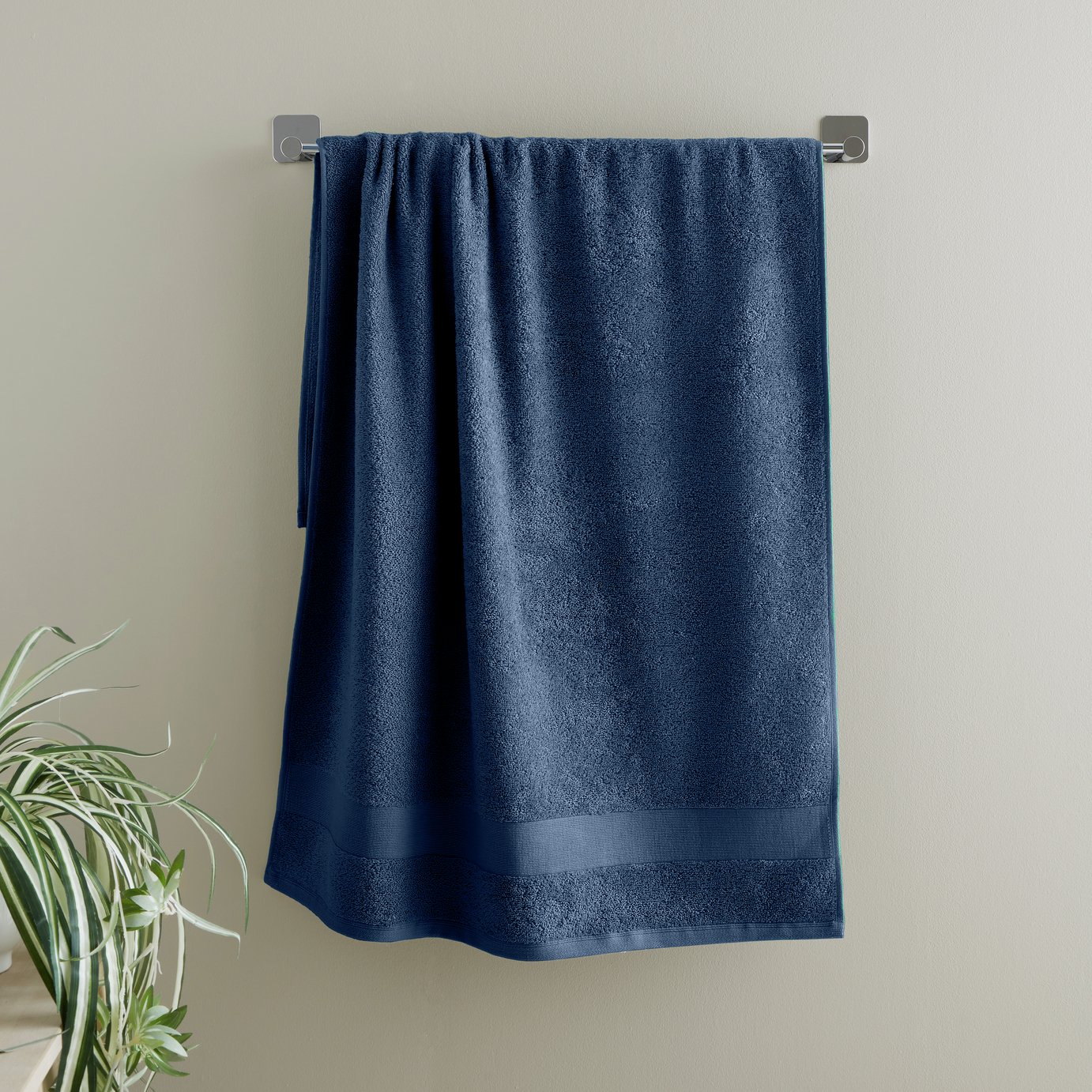 Catherine Lansfield Anti Bacterial Bath Towel - Navy
