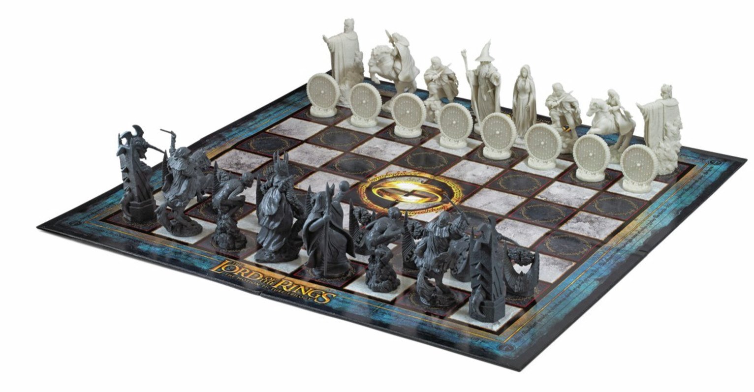 Noble Collection Lord Of The Rings Chess Set