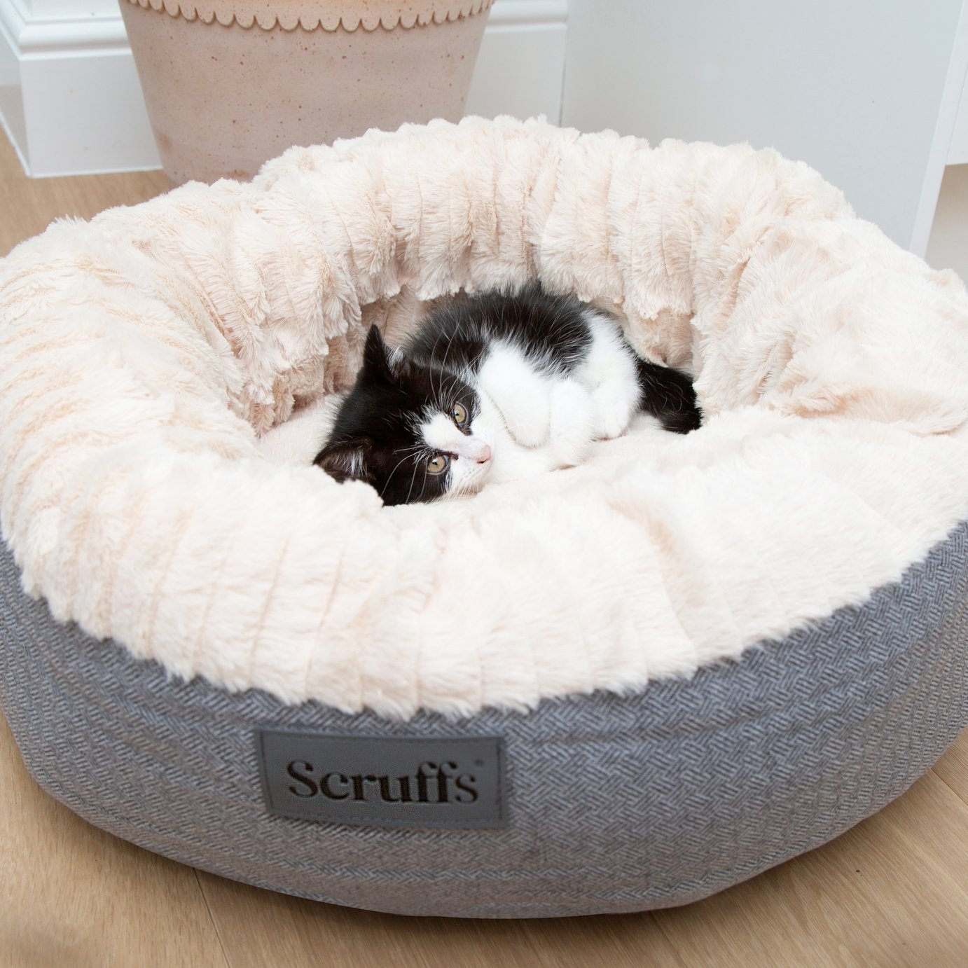 Scruffs Ellen Donut Dog Bed - Medium