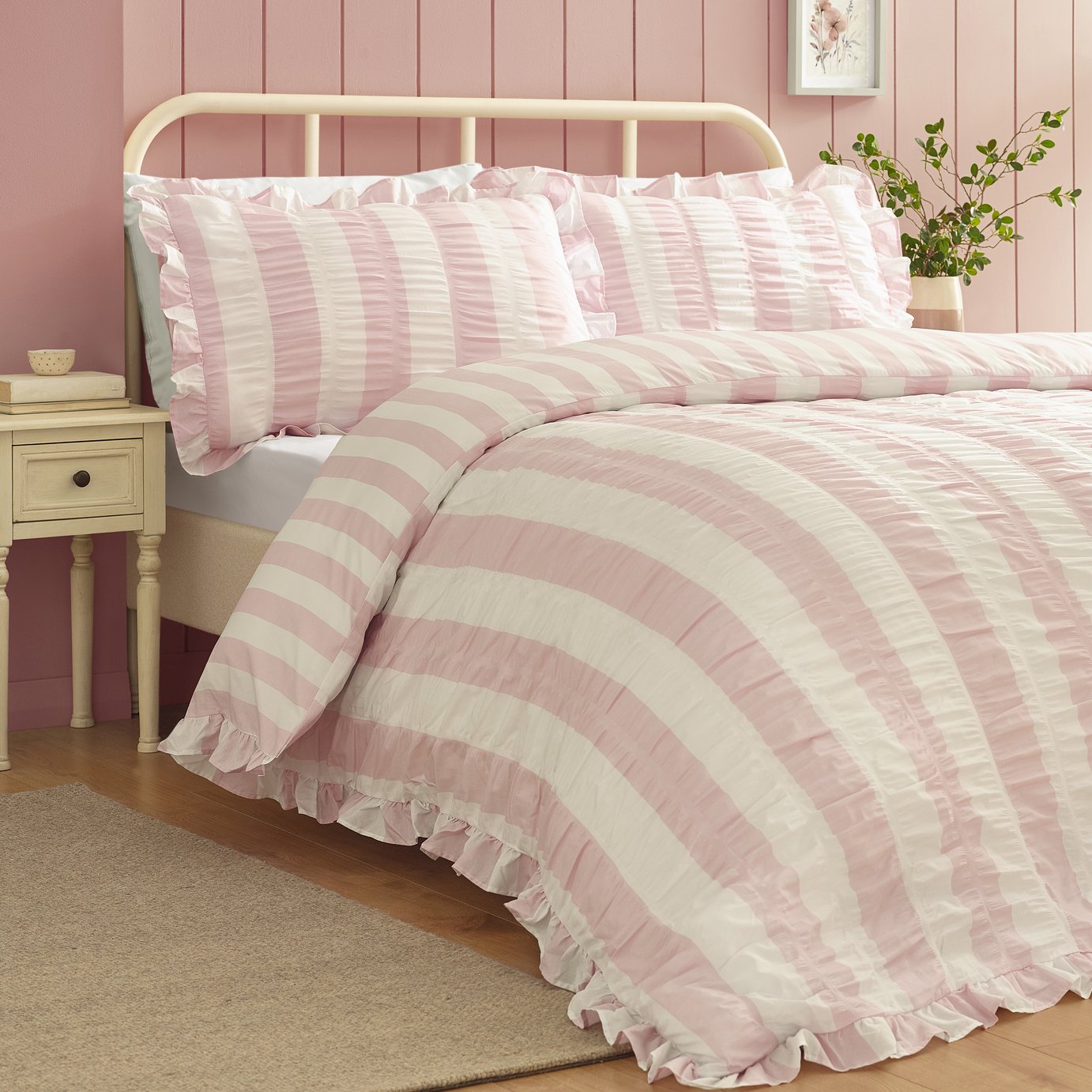 Catherine Lansfield Seersucker Pink Bedding Set - Double