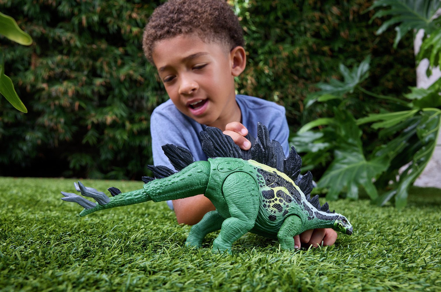 Jurassic World Gigantic Thrashers Stegosaurus Dinosaur Toy