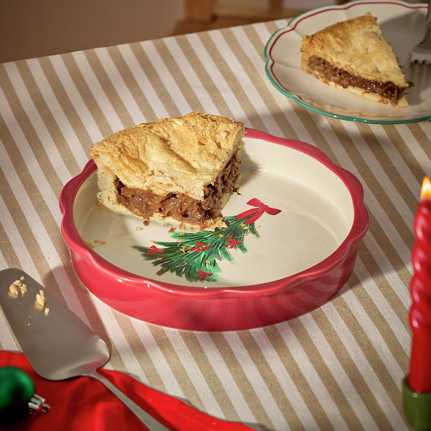 Argos Home Tree Fluted Red 24cm Ceramic Pie Dish