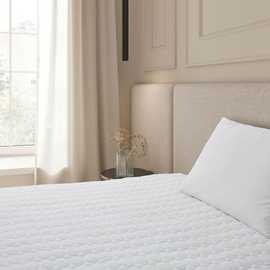 The Fine Bedding Company Quilted Luxury Mattress Protector - Single