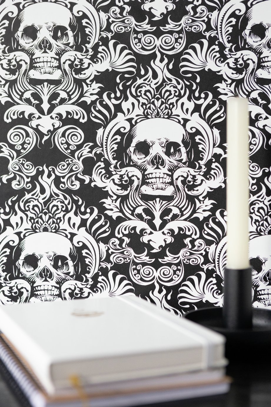 NU Wallpaper Self-Adhesive Fieri Black Wallpaper