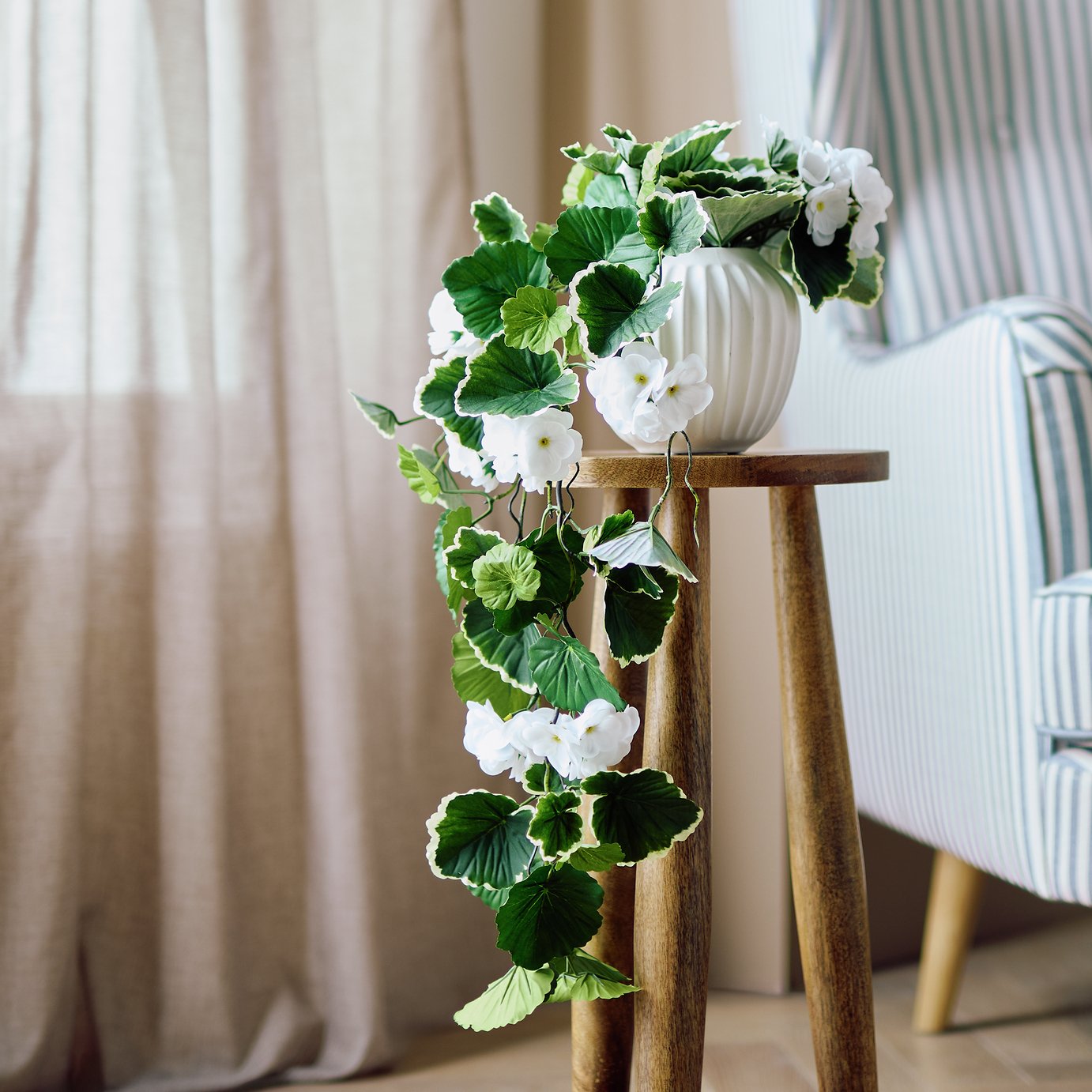 Bayswood Artificial White Trailing Flower Plant in White Ceramic Pot - 15cm