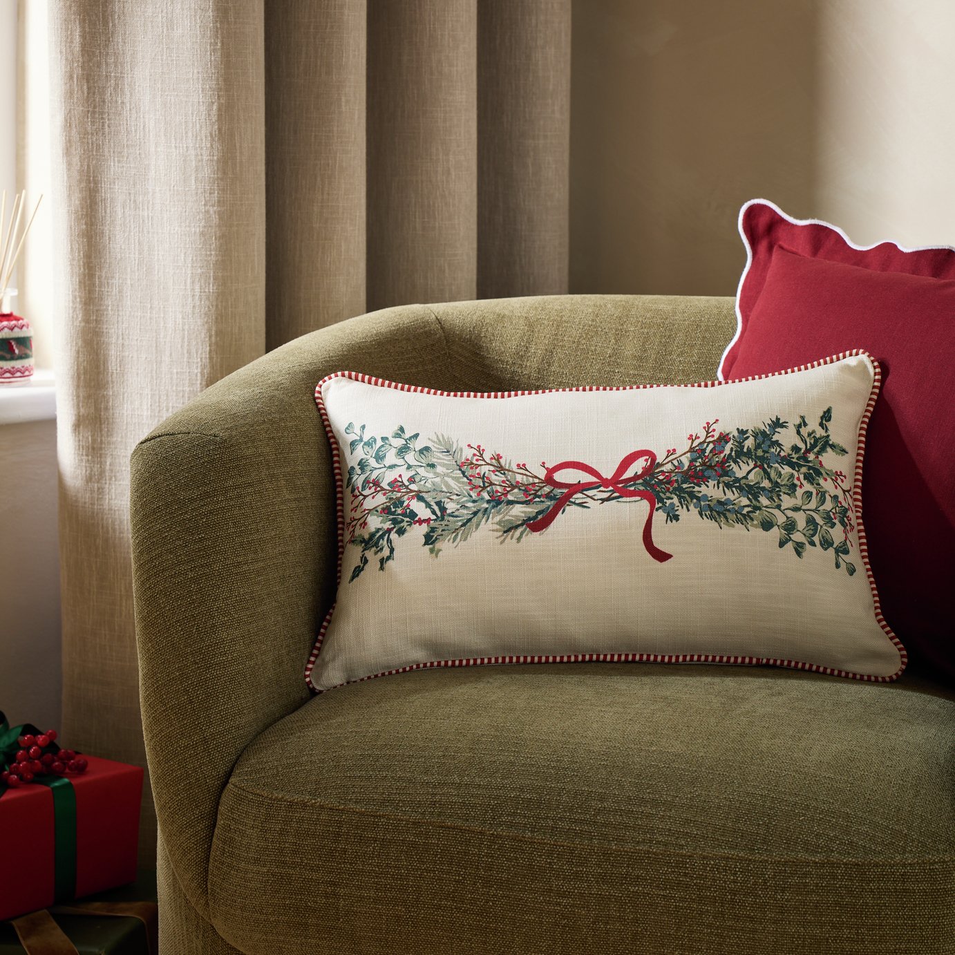 Argos Home Winter Stems & Berries Print Cushion White - 30x50cm