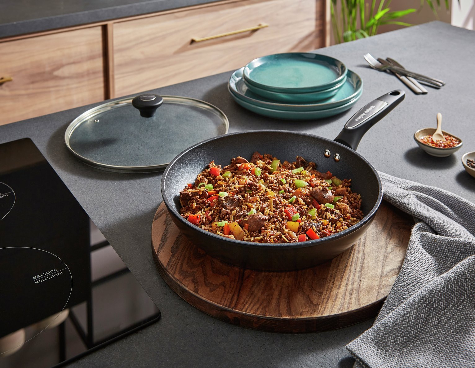 Morphy Richards 28cm Non Stick Aluminium Lidded Frying Pan